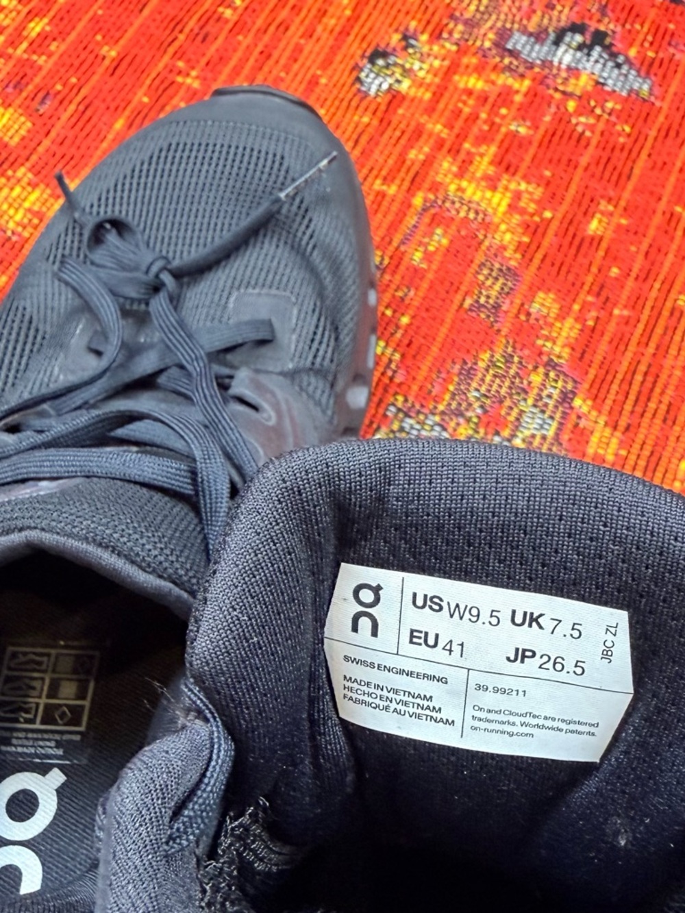 NWOT On Running Black Women’s Running Shoes - Picture 7 of 8